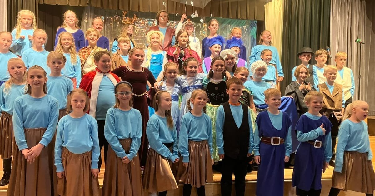 American Leadership Academy Teacher Realizes Dream of Opening Youth Theatre.